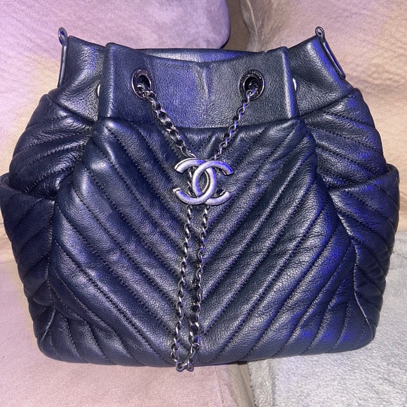 Chanel lambskin leather chevon style black authentic hobo drawstring purse - Picture 1 of 9